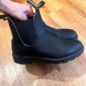 Blundstone chelsea boots